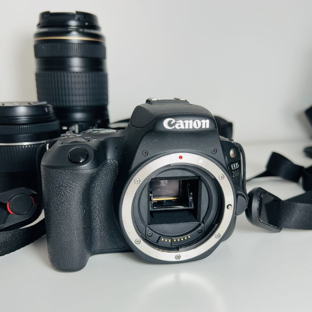 Canon EOS 200D + 50mm + 18-55mm+ 70-300mm + Flash Speedlite