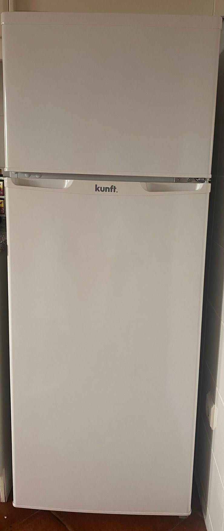 Frigorífico com congelador