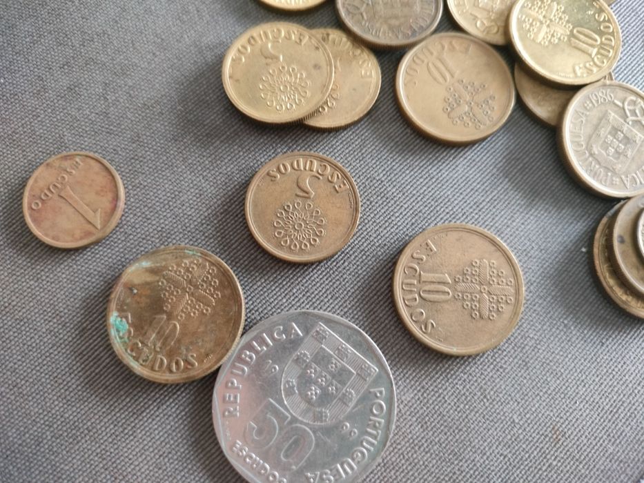 Moedas de escudo antigas