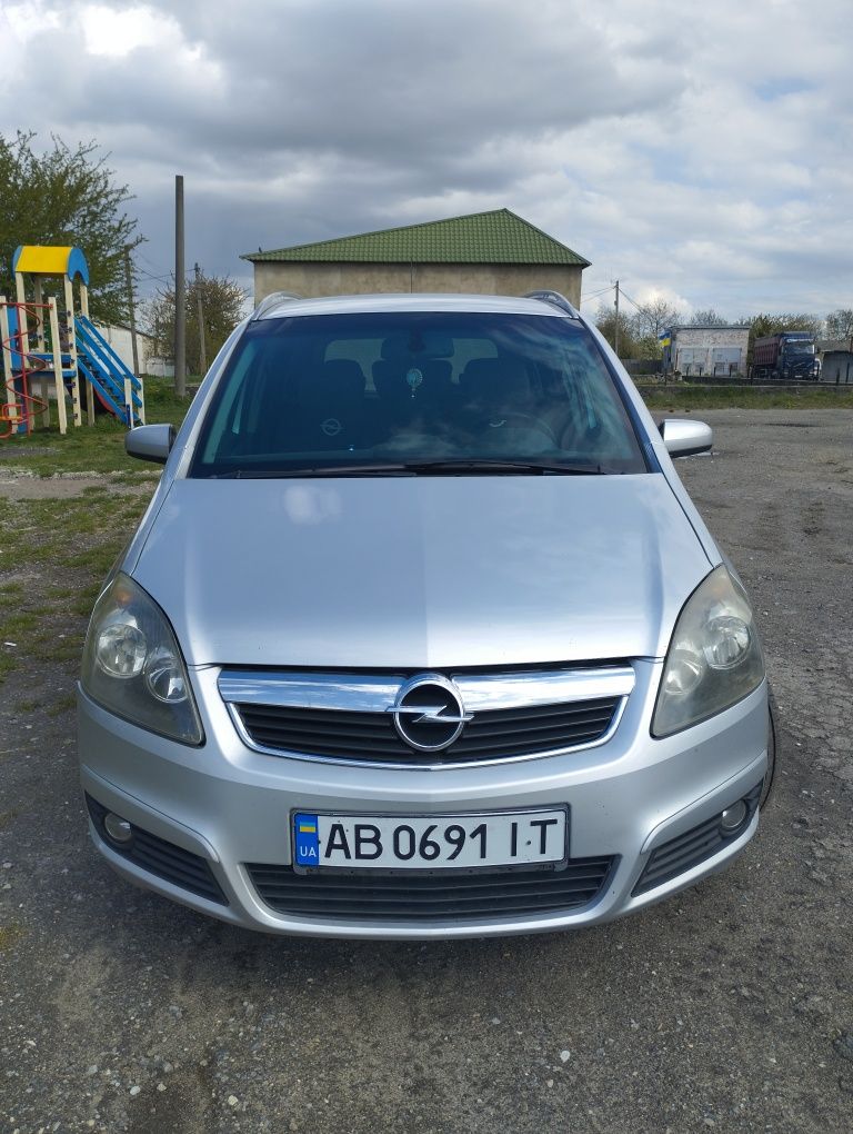 Opel Zafira B 1.9 дизель домашній сімейний автомобіль