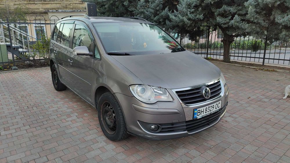 Volkswagen Touran 2009 р. • 2.0 TDI • Автомат