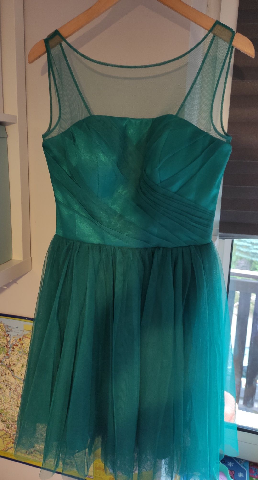 Sukienka w kolorze morskim, tiulowa