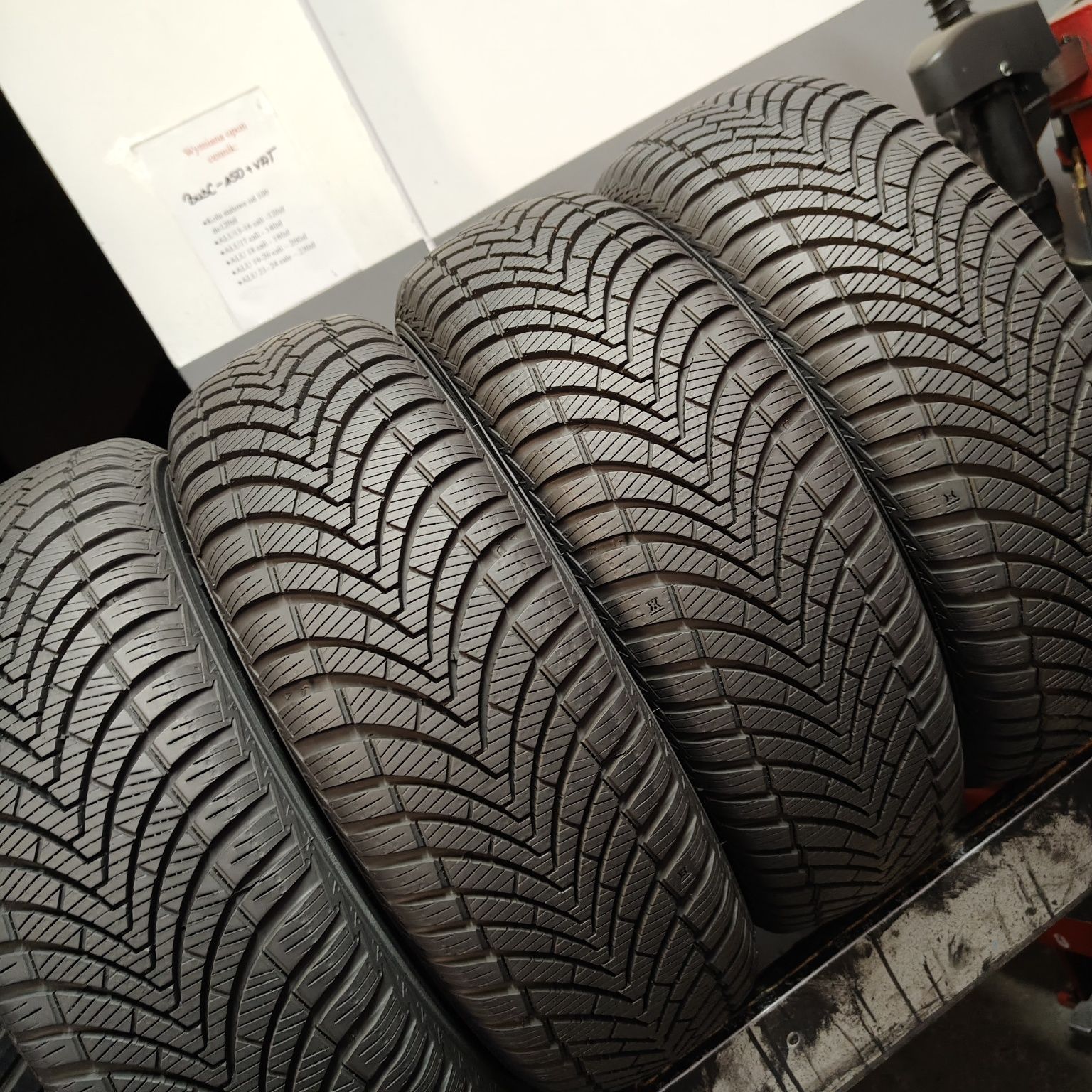 185/65/15 Sprzedam komplet opon całorocznych Kumho