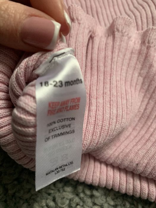 Дитячий светр, гольф, водолазка з рюшиками на дівчинку