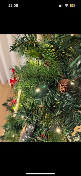 Arvore de Natal 180cm com pinhas