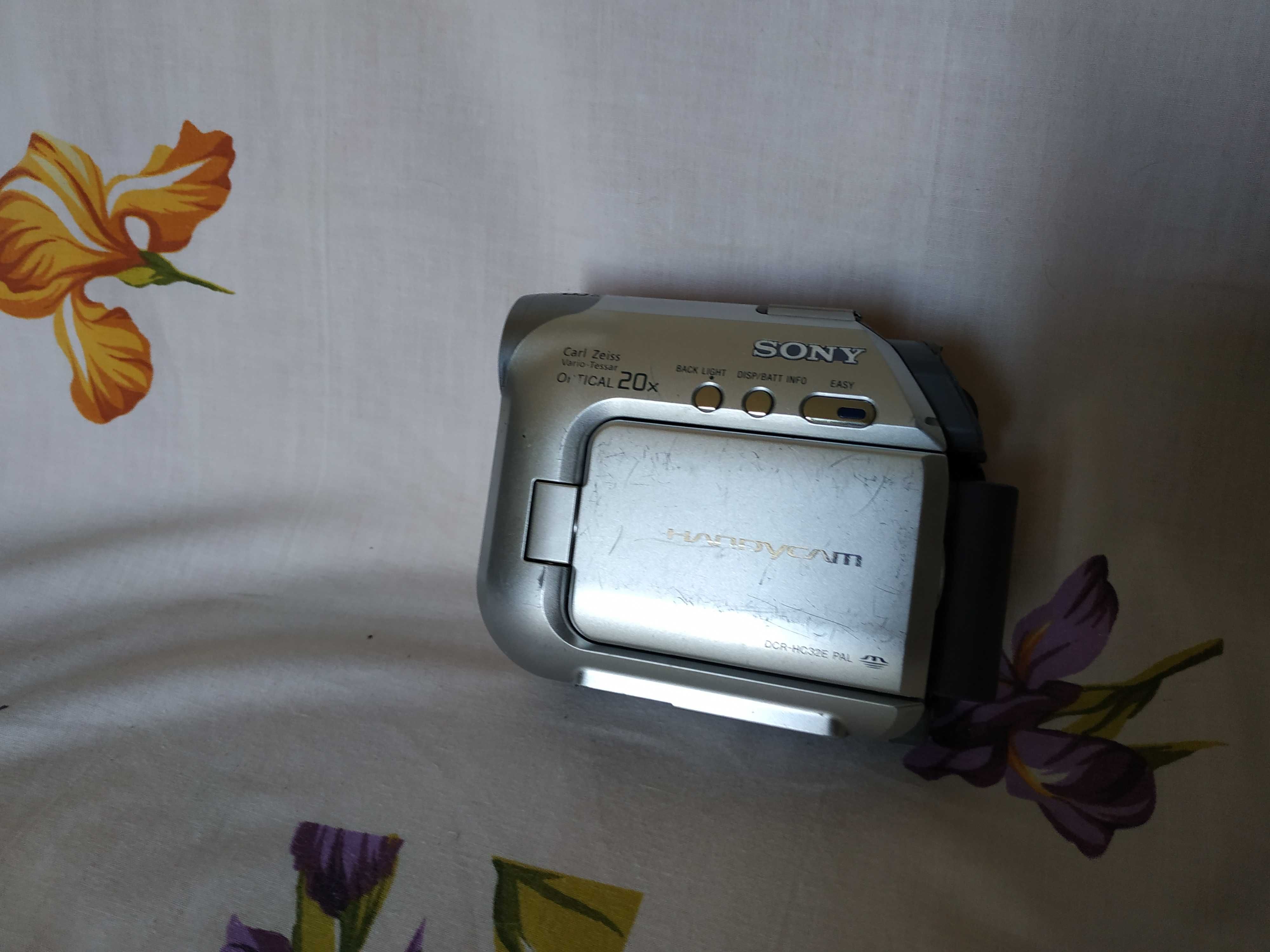 Продам видеокамеру sony.