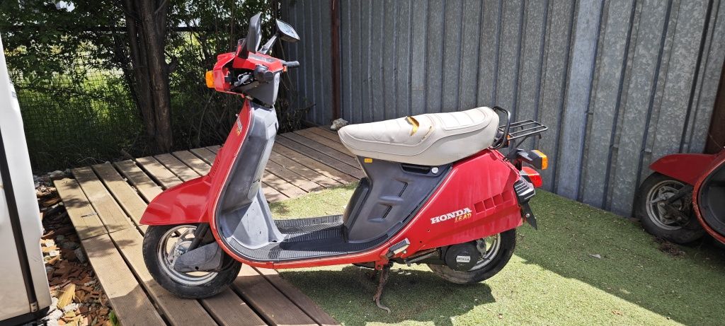 Skuter Honda HF01 Lead 80cm3 z 1983r możliwość rejestracji na 50cm3