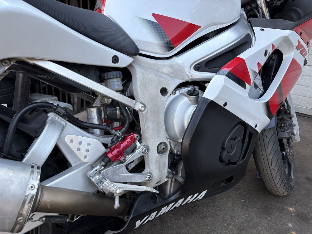 YAMAHA R6 2001года