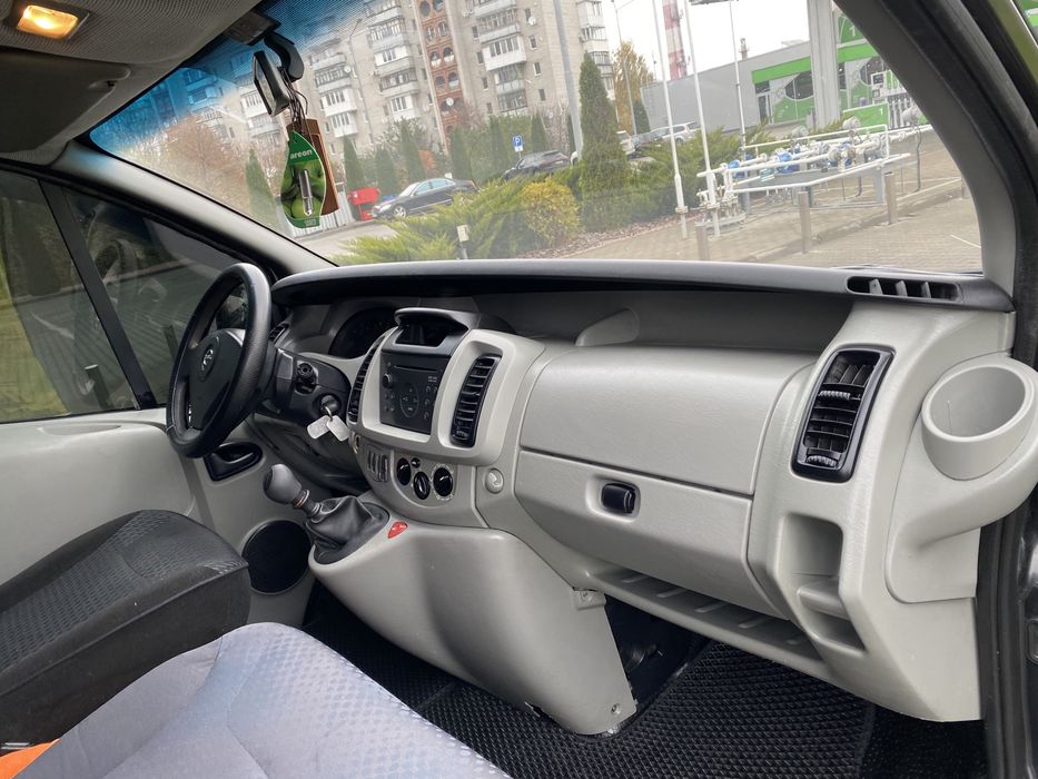 Продам Opel Vivaro 1,9 maxi база