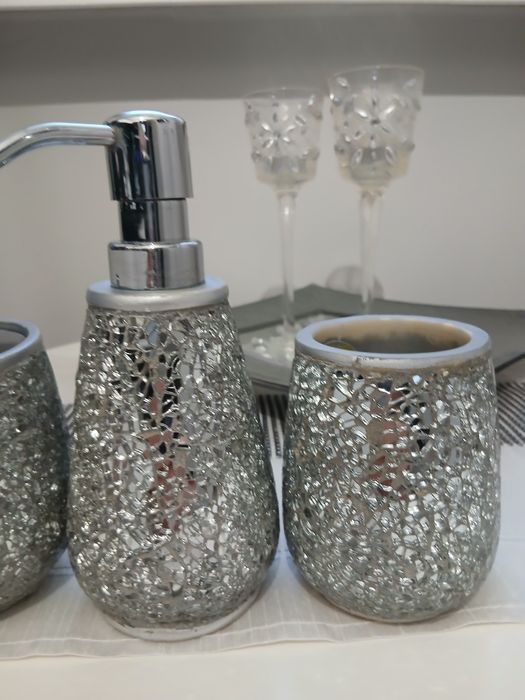 Sprzedam komplet lusterkowy glamur akcesoria łazienkowe