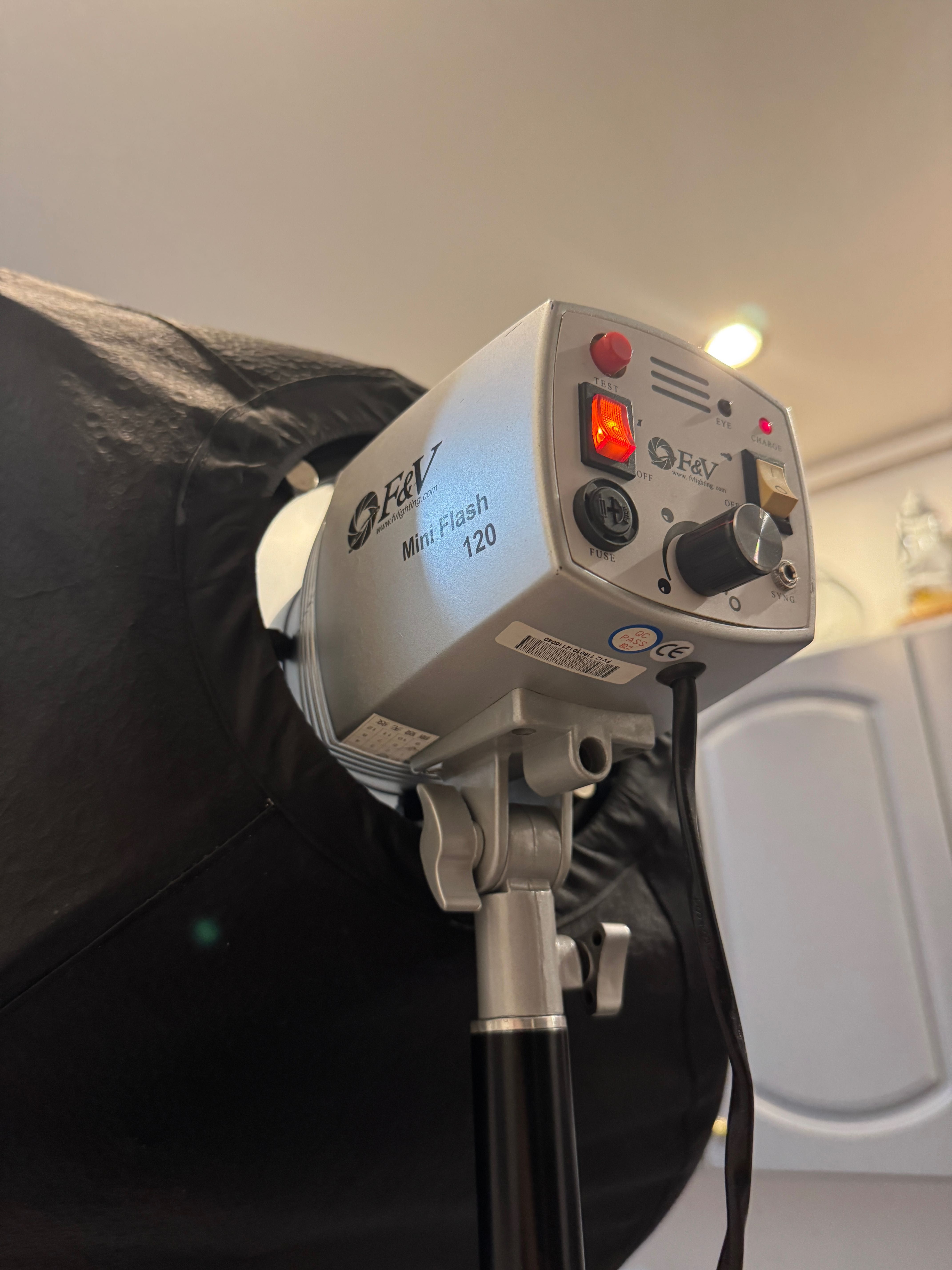 ZESTAW Lampa studyjna F&V Mini Flash 120+statyw+BOX soft box+parasolka