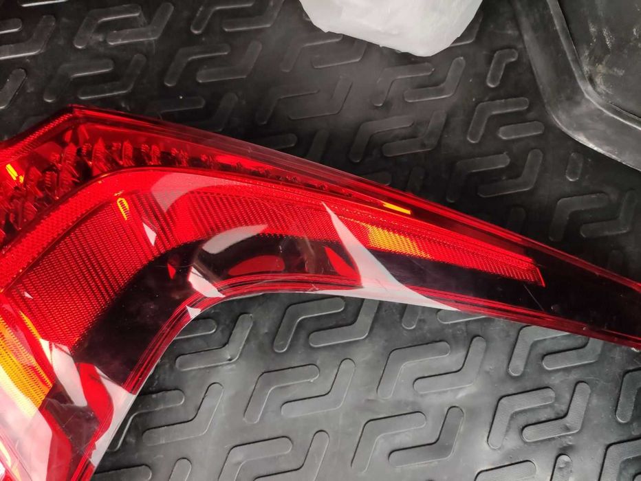 Фонарь правый задний Volvo XC60 Вольво ХС60 2018 б/у из США