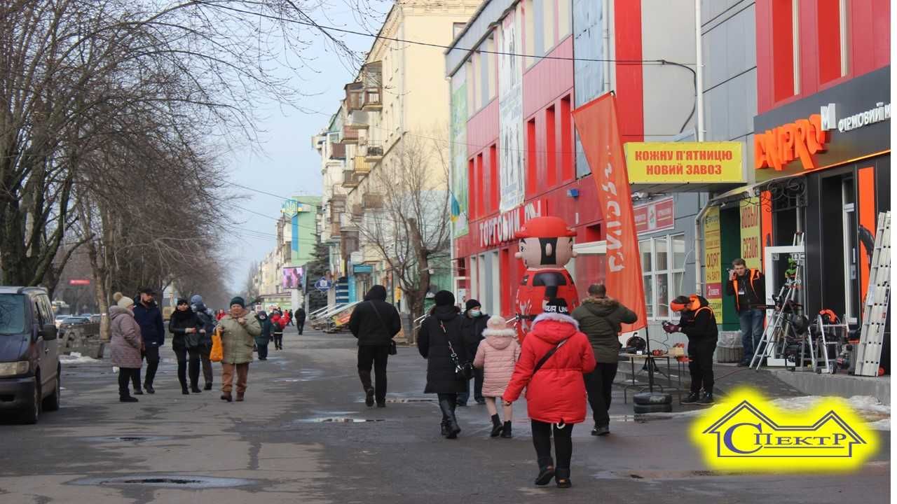 59кв.м. червона лінія 44квартал навпроти Варус та зупинка