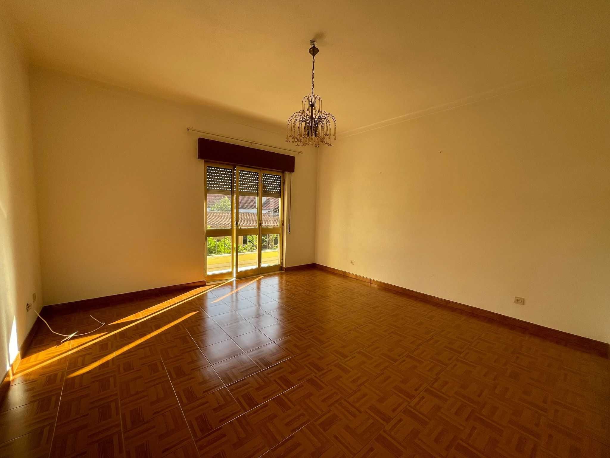 Grande Casa de Família T5 c/ Anexo, Garagem e Quintal, Ponte de Sor