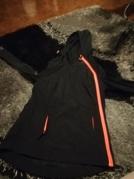 Casaco preto tipo impremeavel