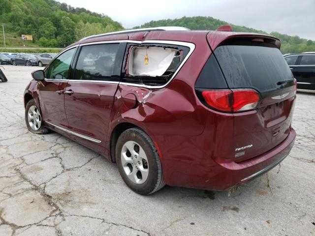 Chrysler Pacifica z 2017 roku.