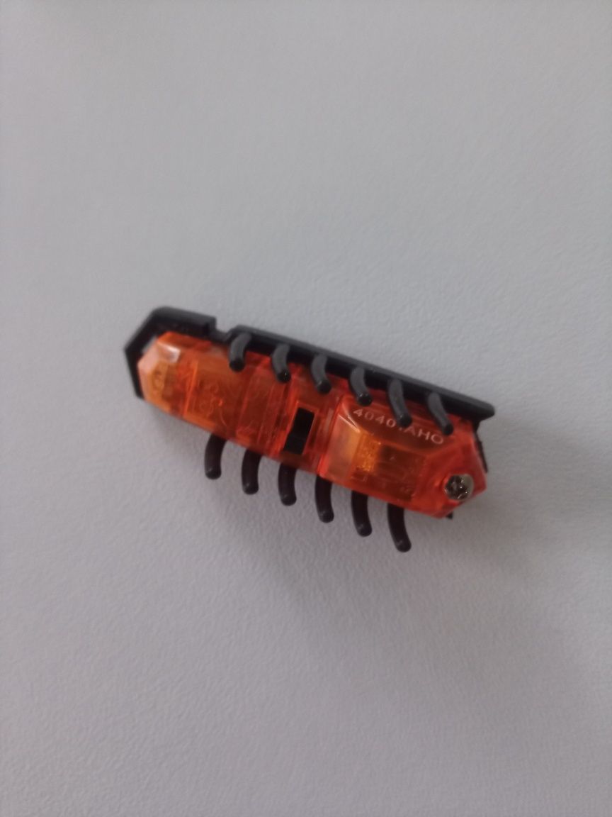 Нано жук HexBug - мікро робот імітуючий рухи комах