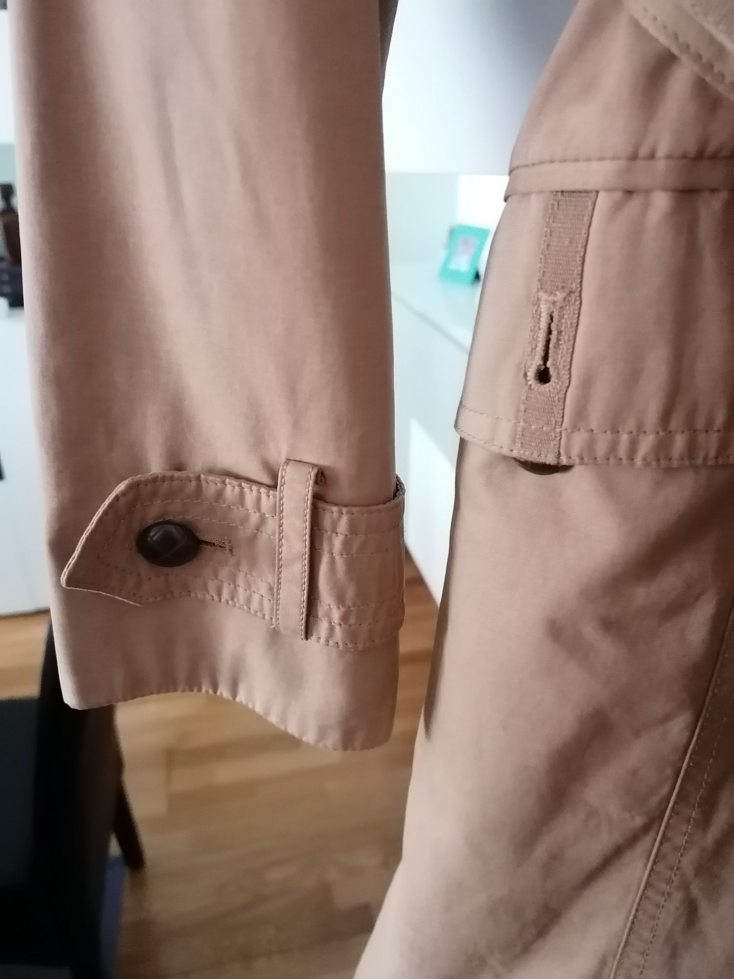 Gabardina impermeável com bolsos da C&A - veste L