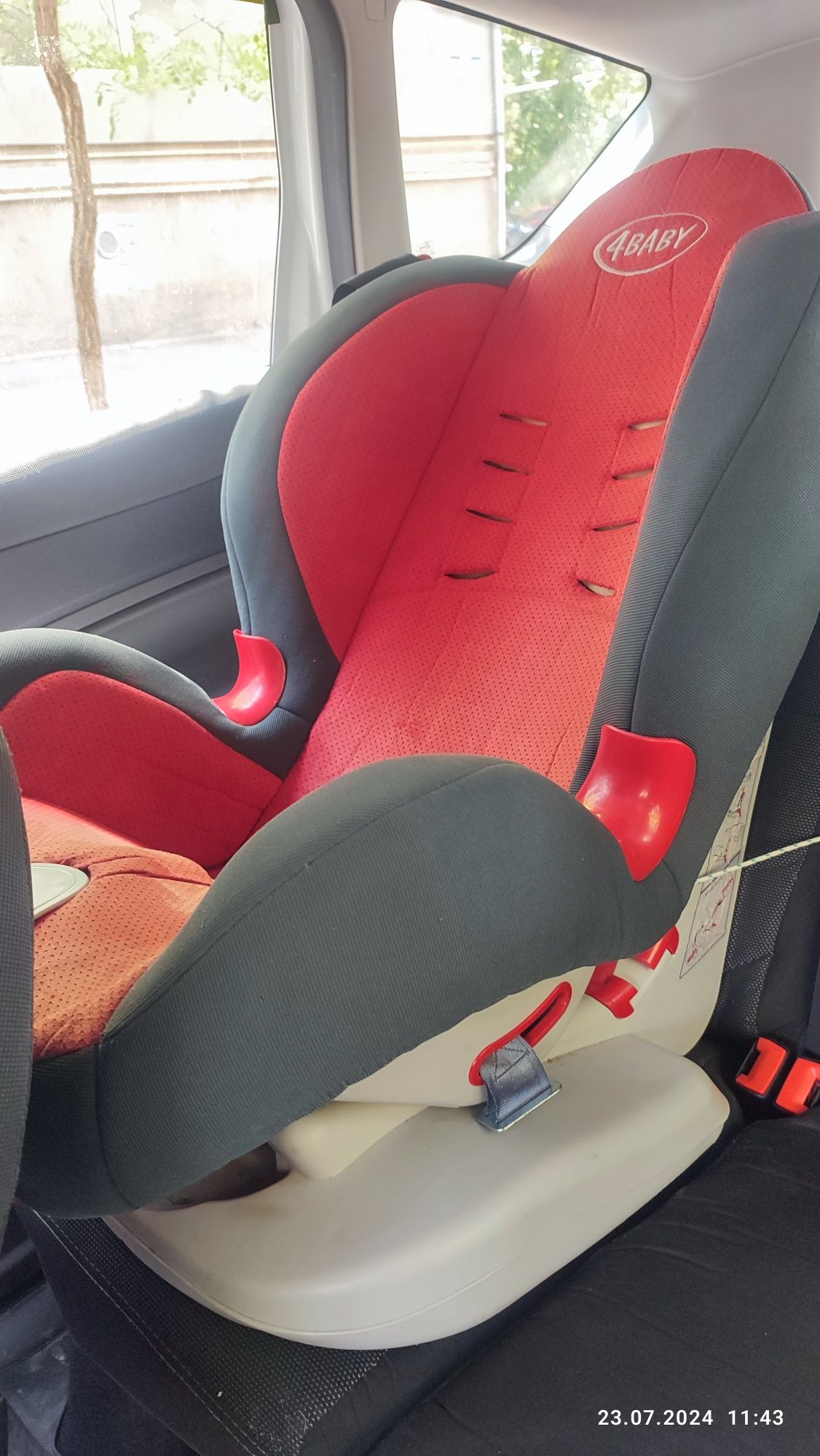 Продам автокресло 4baby Польша 9-36 кг на базе