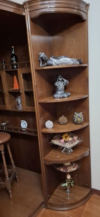 Bar com movel e 2 bancos