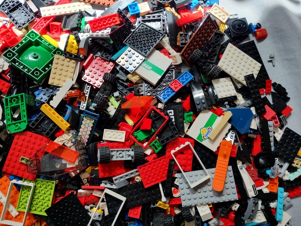 LEGO 2 kg. mix oryginalnych klocków pokazanych na zdjęciach