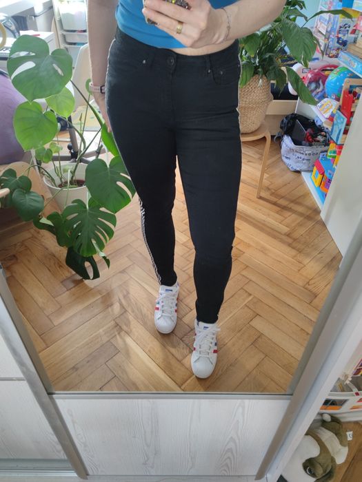 Czarne rurki spodnie z lampasem streach r. 40 New Look