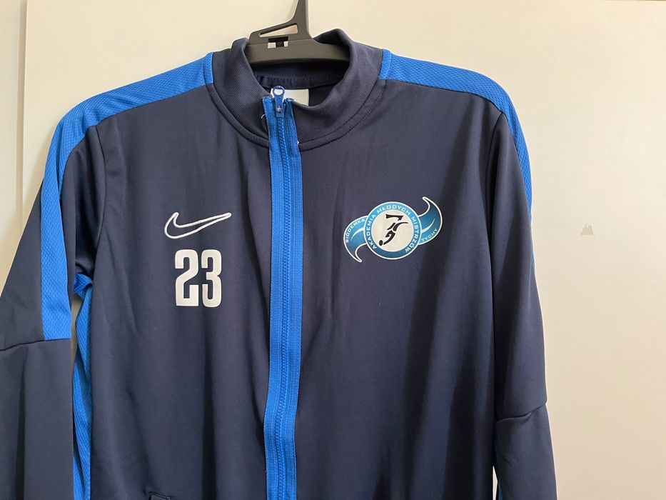 Bluza i kurtka wiatrówka Nike klub siódemka Tychy rozmiar 147-158