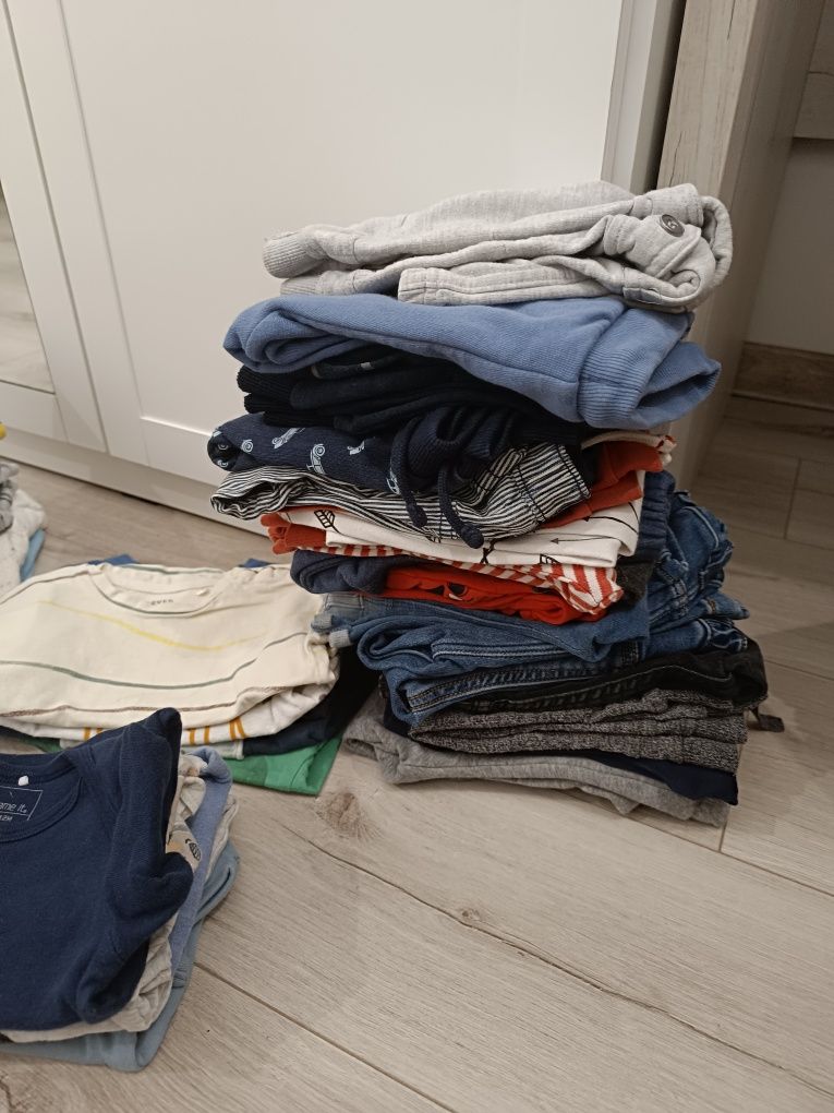 2 – Zestaw ubranek dla chłopca, rozmiar 80 (65 sztuk)
