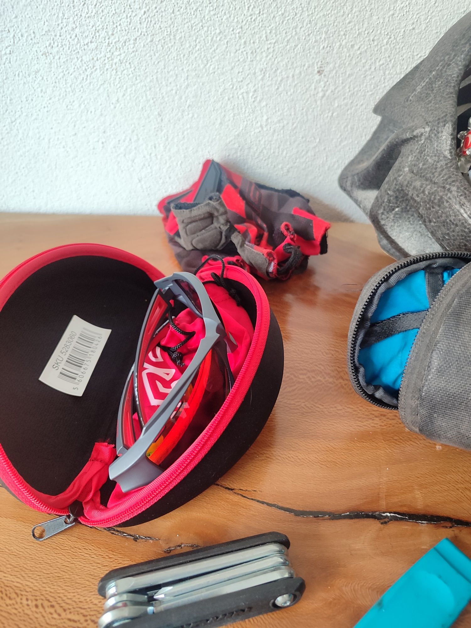 Capacete bicicleta luvas, óculos e kit manutenção