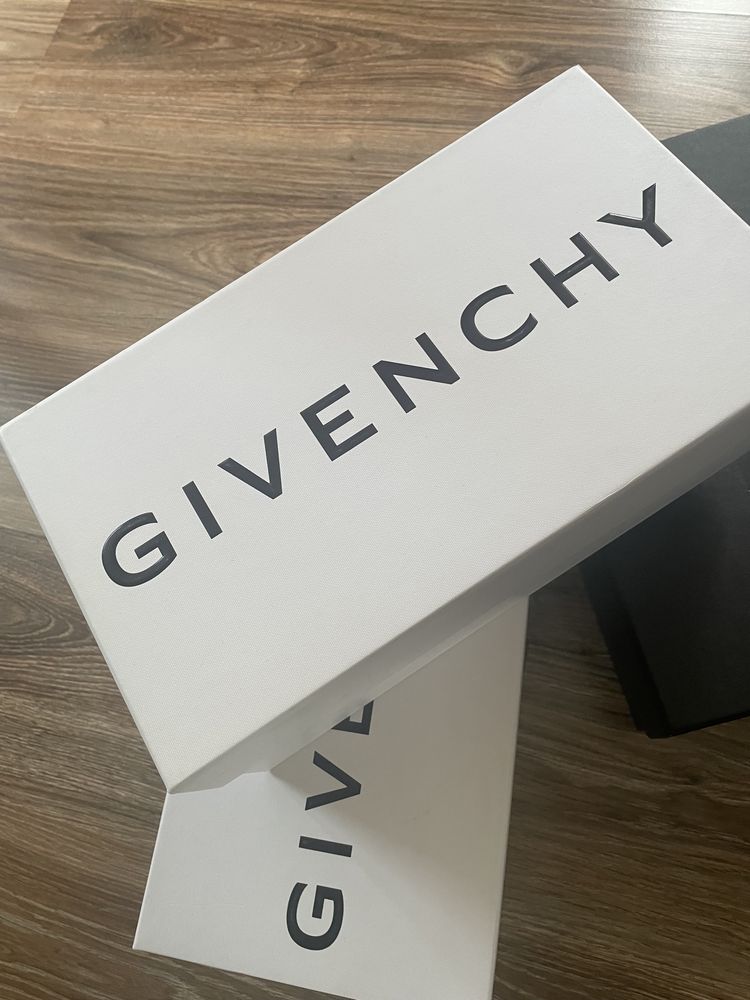 Коробка взуттєва Givenchy оригінал