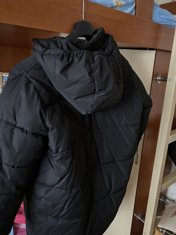 Зимній пуховик/куртка, чорного кольору