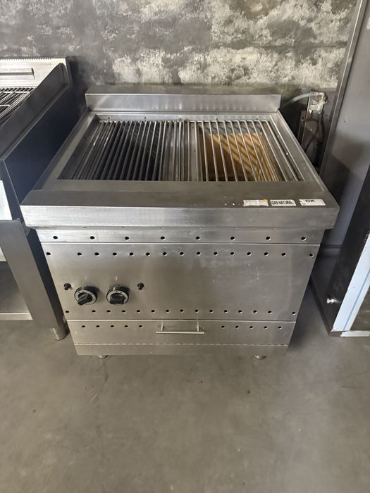 Grelhador a Gaz e carvão com ceramicas muito muito novo