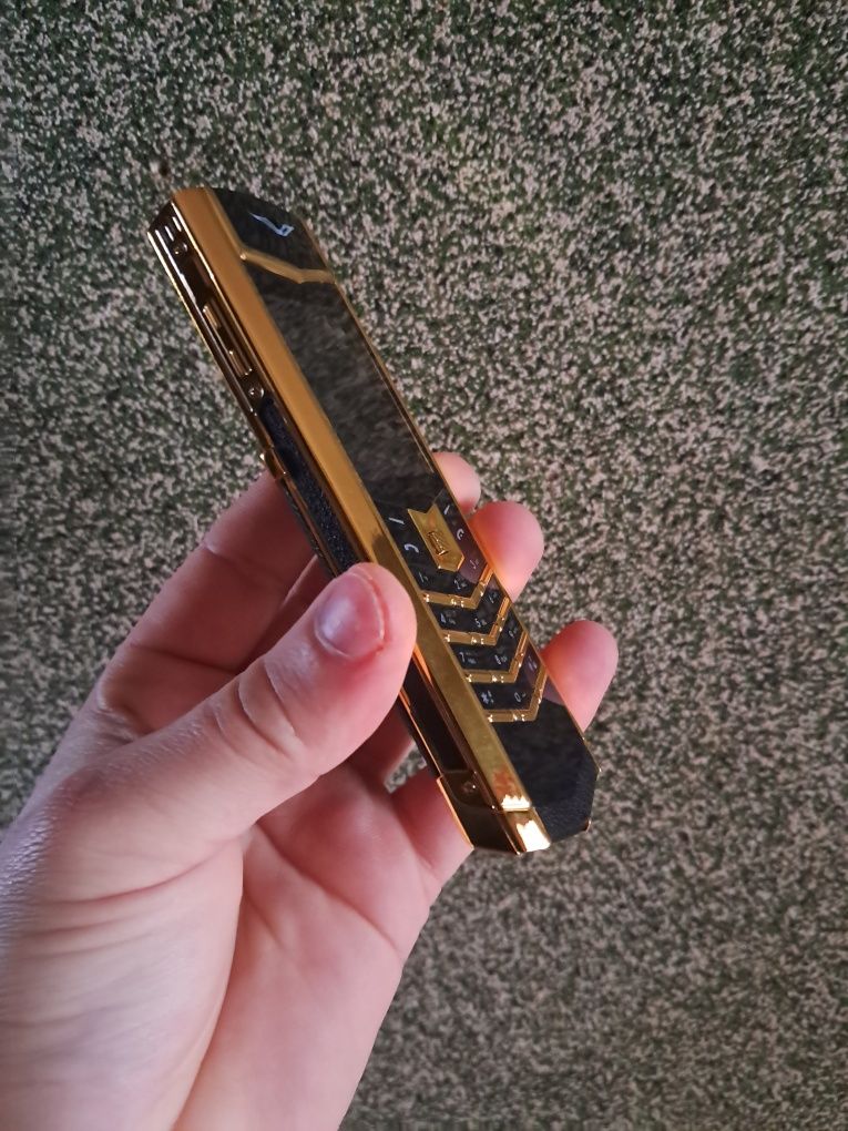 Мобільний телефон VERTU Signature новий