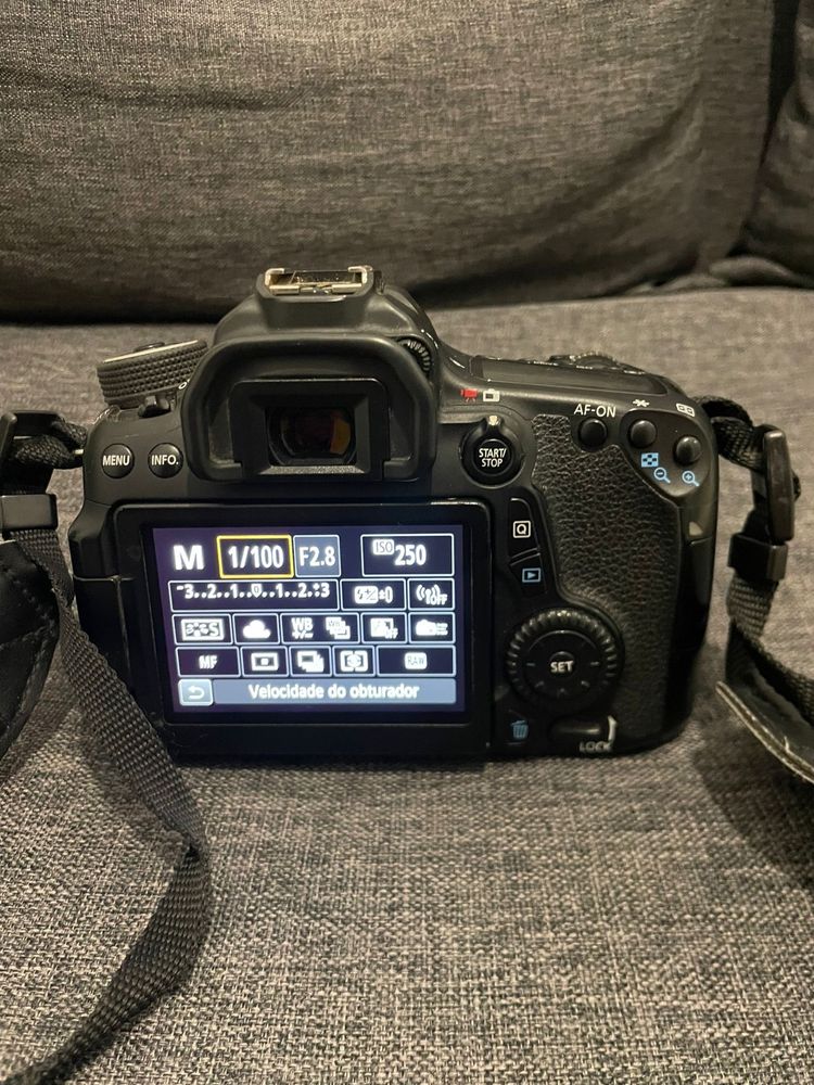 Máquina fotografica- Canon 70D
