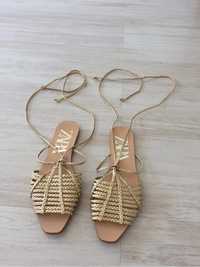 Sandalias douradas Zara
