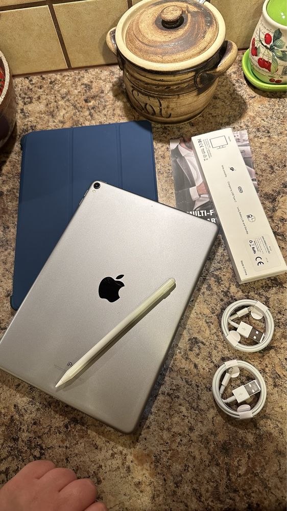 Tablet iPad Apple PRO —-512gb — Touch ID - PROCREATE