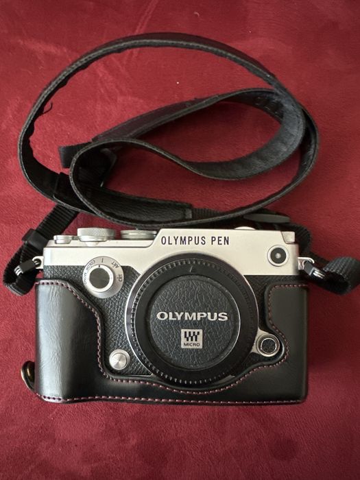 Olympus Pen-F prateada