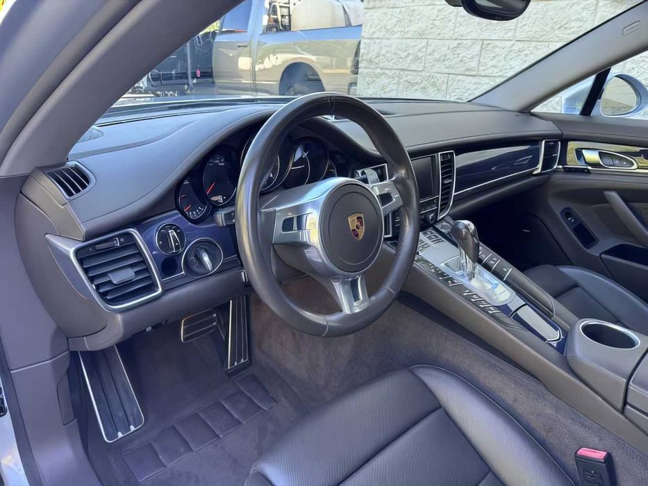 Porsche Panamera      2016