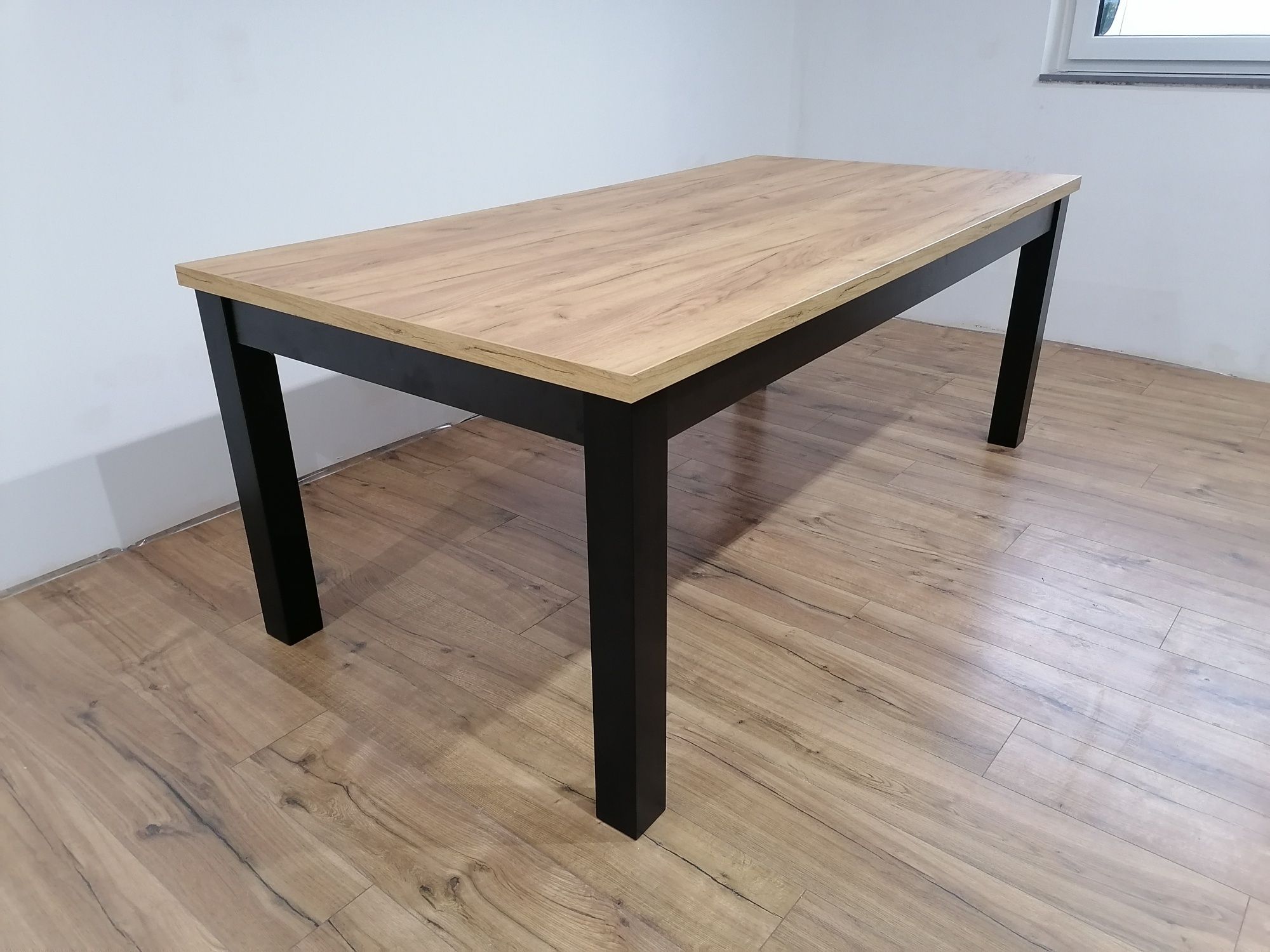 Stół klasyczny „Classic” rozkładany 160x90x220, nogi drewniane.