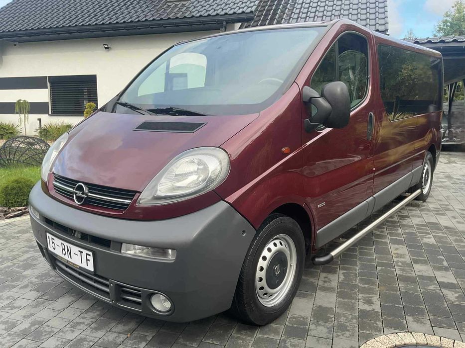 Opel Vivaro 2.5 CDTI 135KM L2H1 5/6 Osób Klima Całkowicie jak NOWY!!!