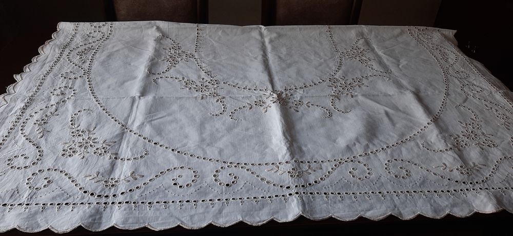 Льняная  скатерть ришелье