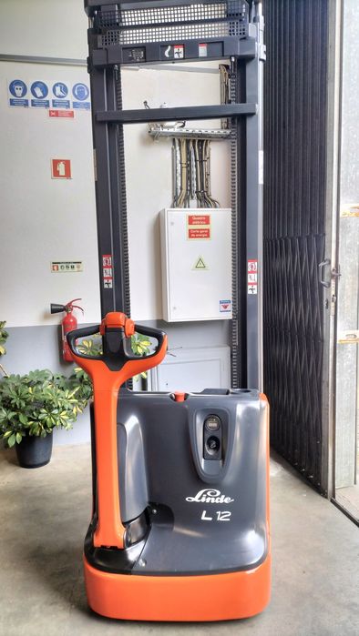 Empilhador / Porta Paletes /Stacker Linde L12, Ele. 4,20mt , 600horas