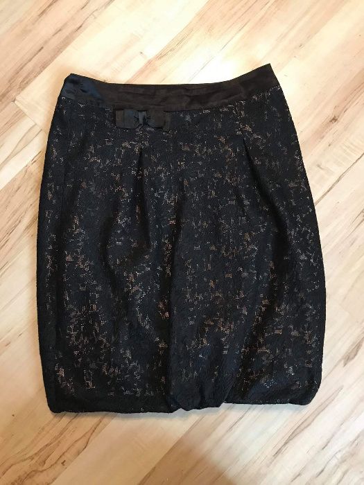 Czarna elegancka klasyczna spódnica spódniczka koronkowa koronka zima