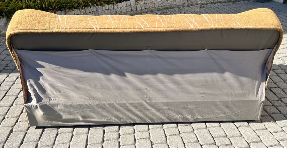 Tapczan rozkladany z skrzynia na przechowanie