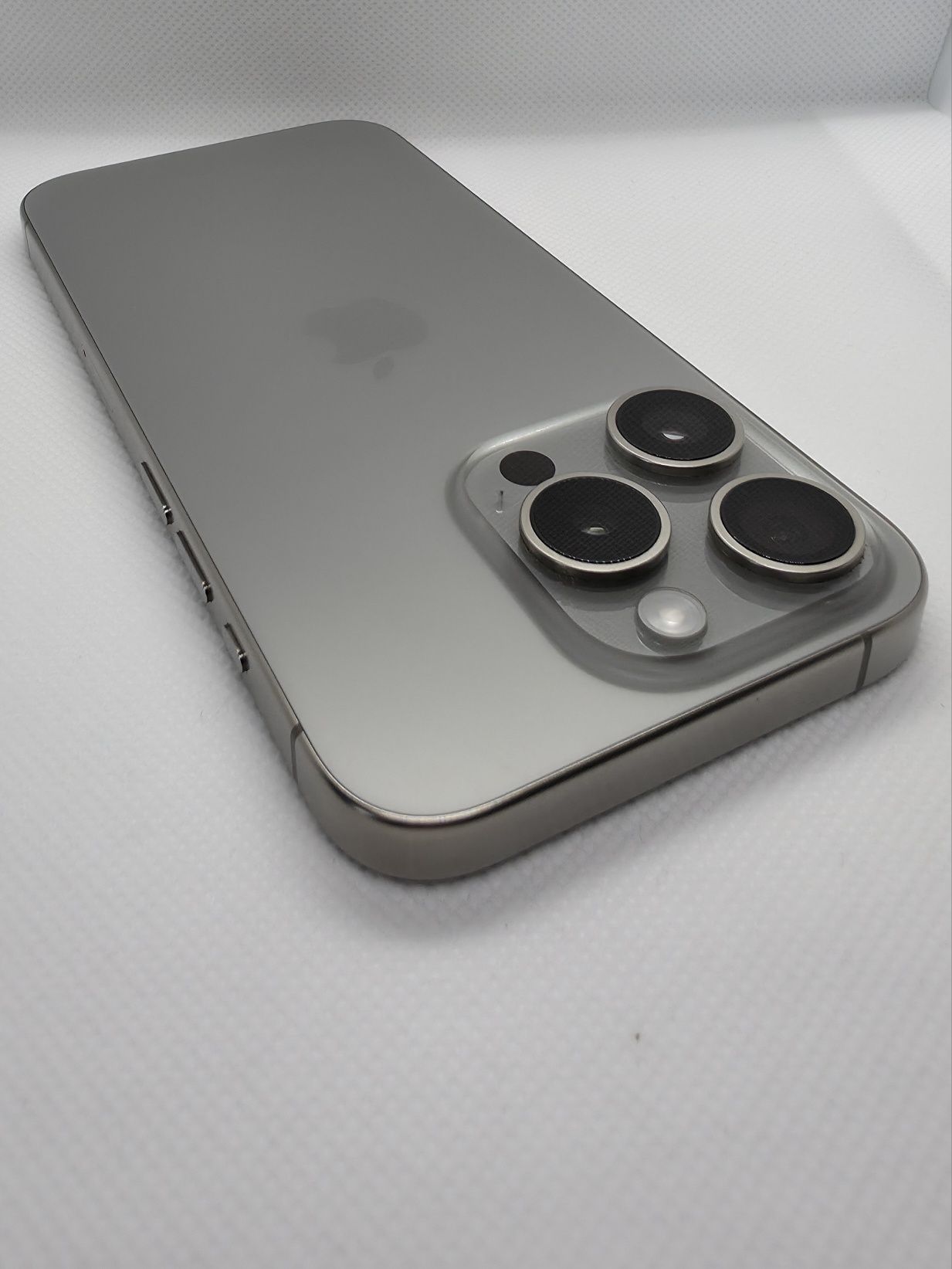 iPhone 15 Pro 128GB Titânio Natural (Cinzento)