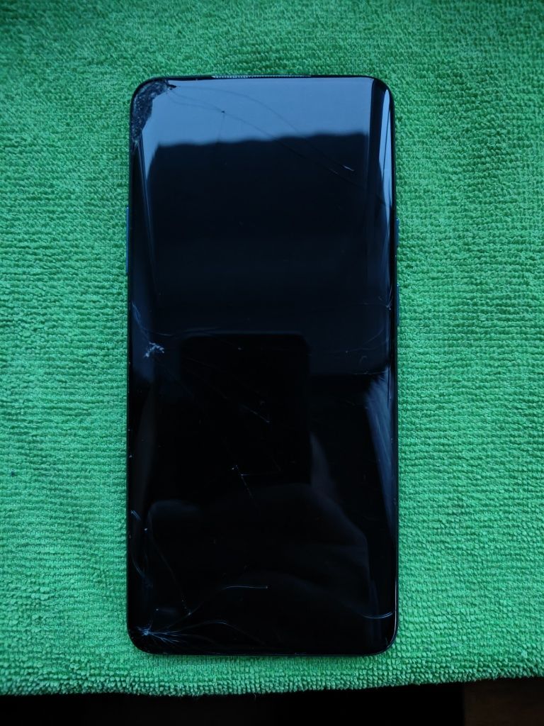 OnePlus 7T Pro 8/256 + чехол, зарядка Warp Charge 3.0.