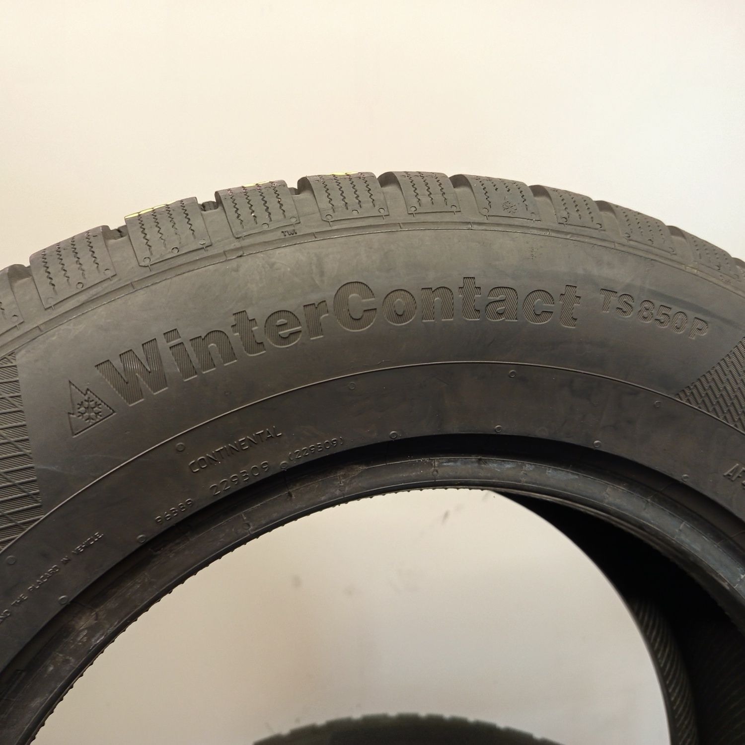 235/60R16 Continental WinterContact TS850p