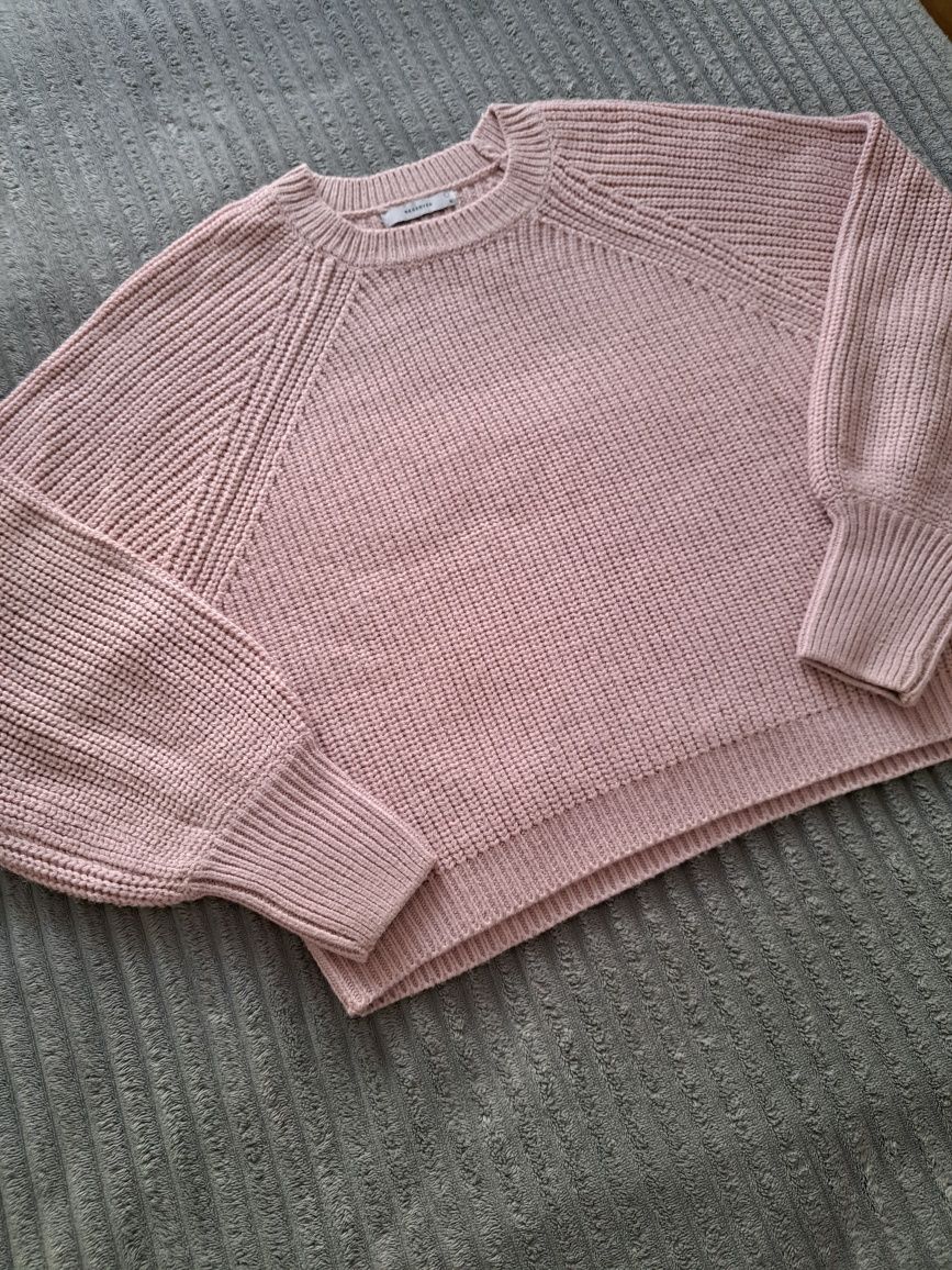 Różowy sweter Reserved