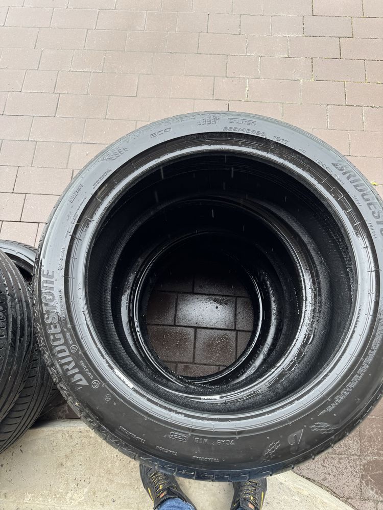 Bridgestone ECO 255 40 r20 2020рік