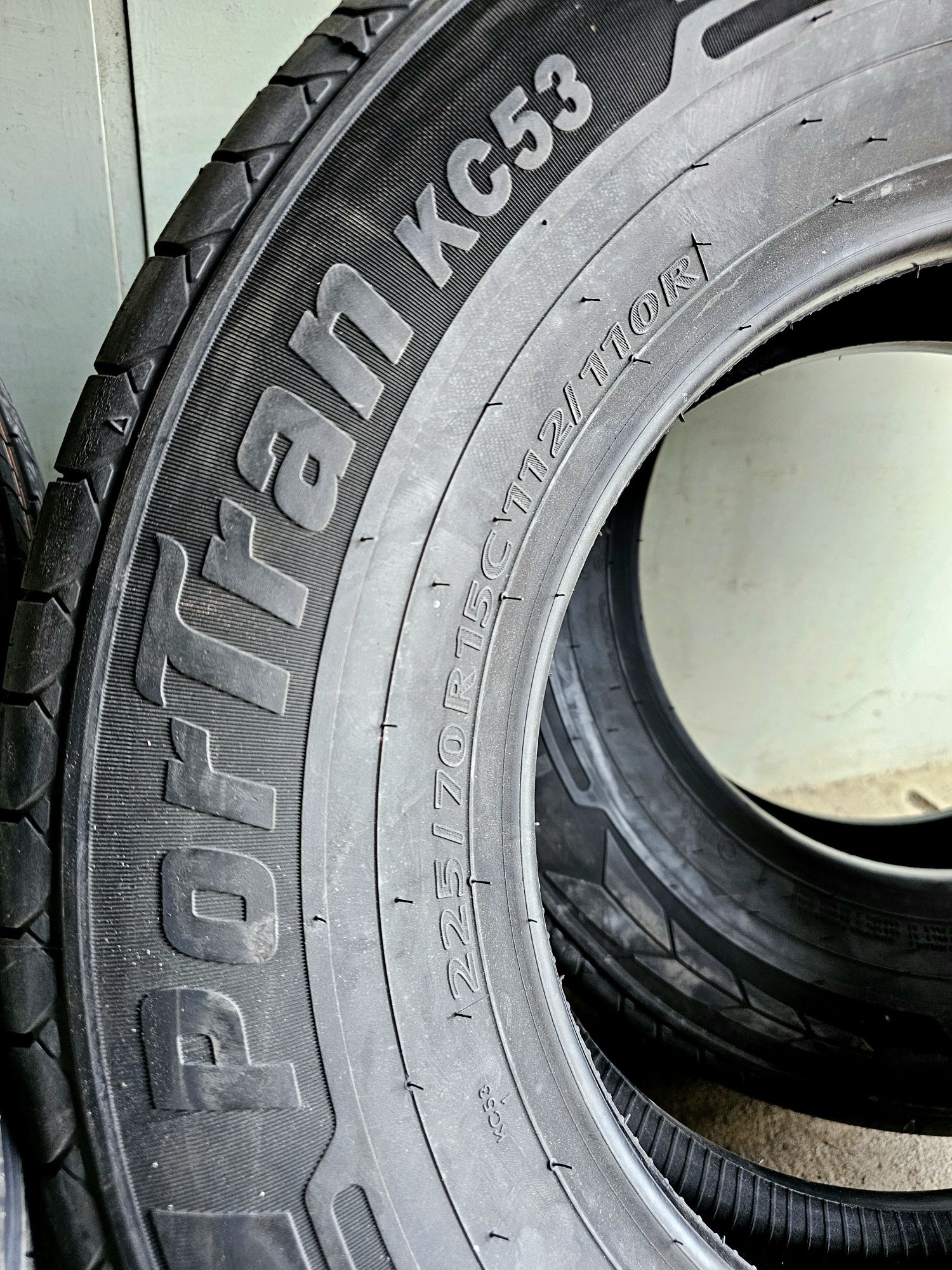 Нова гума 2шт Kumho 225 70 15с Спрінтер Лт 35